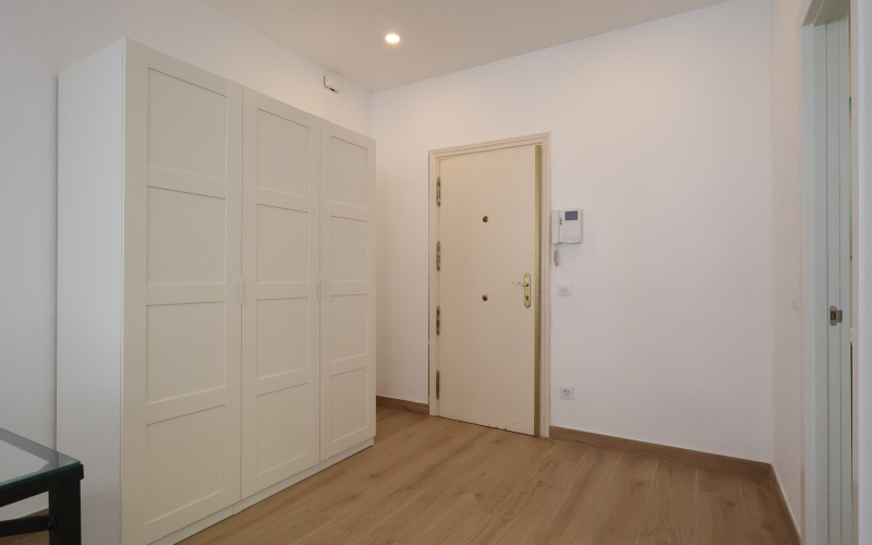 Calle Calle de los Madrazo, floor 4, Huertas-Cortes, 0 ,1 BathroomBathrooms,Studio,Medium Term Let,Calle de los Madrazo,4,160