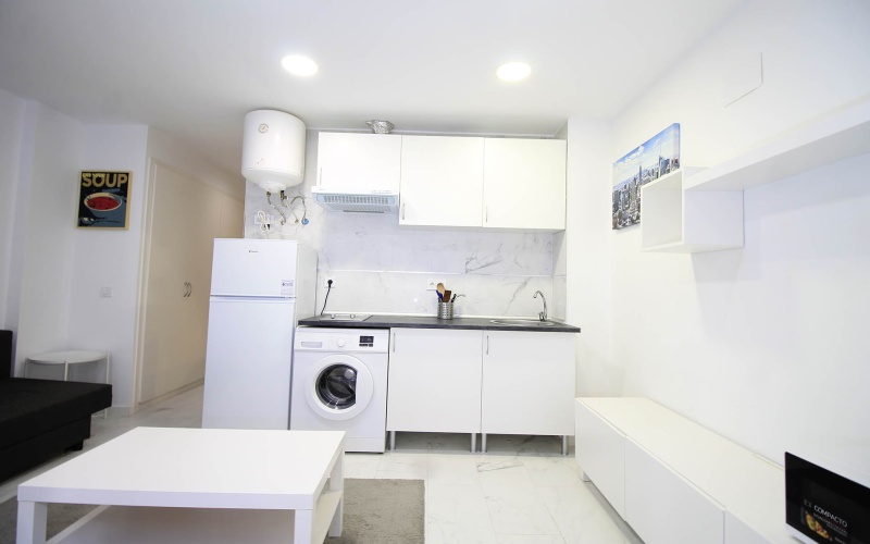 Calle Calle de Ramon Lujan, floor 1, Moscardo, ,1 BathroomBathrooms,Studio,Medium Term Let,Calle de Ramon Lujan,1,186