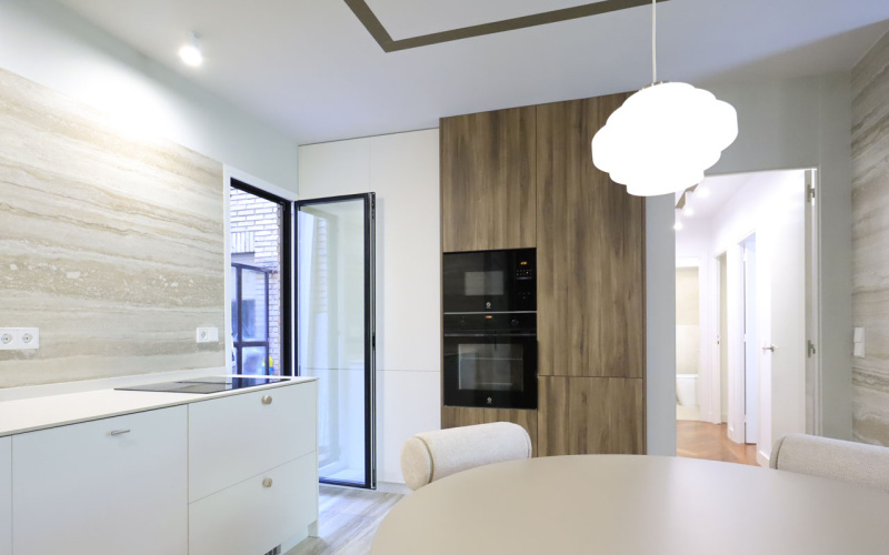 Calle Calle Ronda de Segovia, floor 1, Centro, 3 Bedrooms Bedrooms, 0 ,2 BathroomsBathrooms,Apartment,Medium Term Let,Calle Ronda de Segovia,1,417