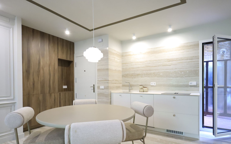 Calle Calle Ronda de Segovia, floor 1, Centro, 3 Bedrooms Bedrooms, 0 ,2 BathroomsBathrooms,Apartment,Medium Term Let,Calle Ronda de Segovia,1,417