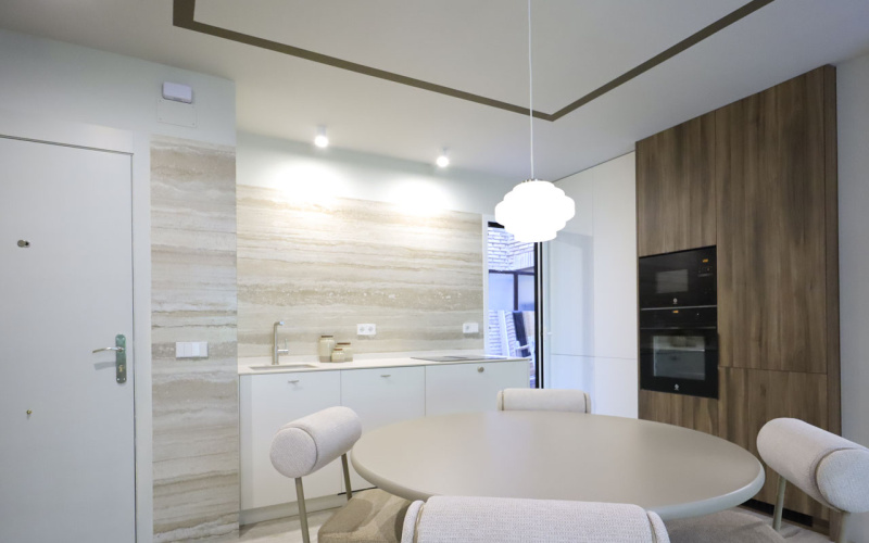Calle Calle Ronda de Segovia, floor 1, Centro, 3 Bedrooms Bedrooms, 0 ,2 BathroomsBathrooms,Apartment,Medium Term Let,Calle Ronda de Segovia,1,417