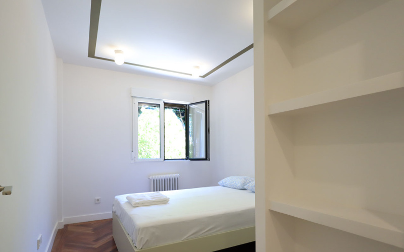 Calle Calle Ronda de Segovia, floor 1, Centro, 3 Bedrooms Bedrooms, 0 ,2 BathroomsBathrooms,Apartment,Medium Term Let,Calle Ronda de Segovia,1,417