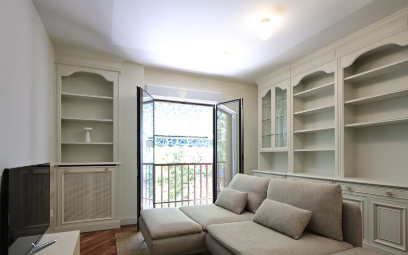 Calle Calle Ronda de Segovia, floor 1, Centro, 3 Bedrooms Bedrooms, 0 ,2 BathroomsBathrooms,Apartment,Medium Term Let,Calle Ronda de Segovia,1,417